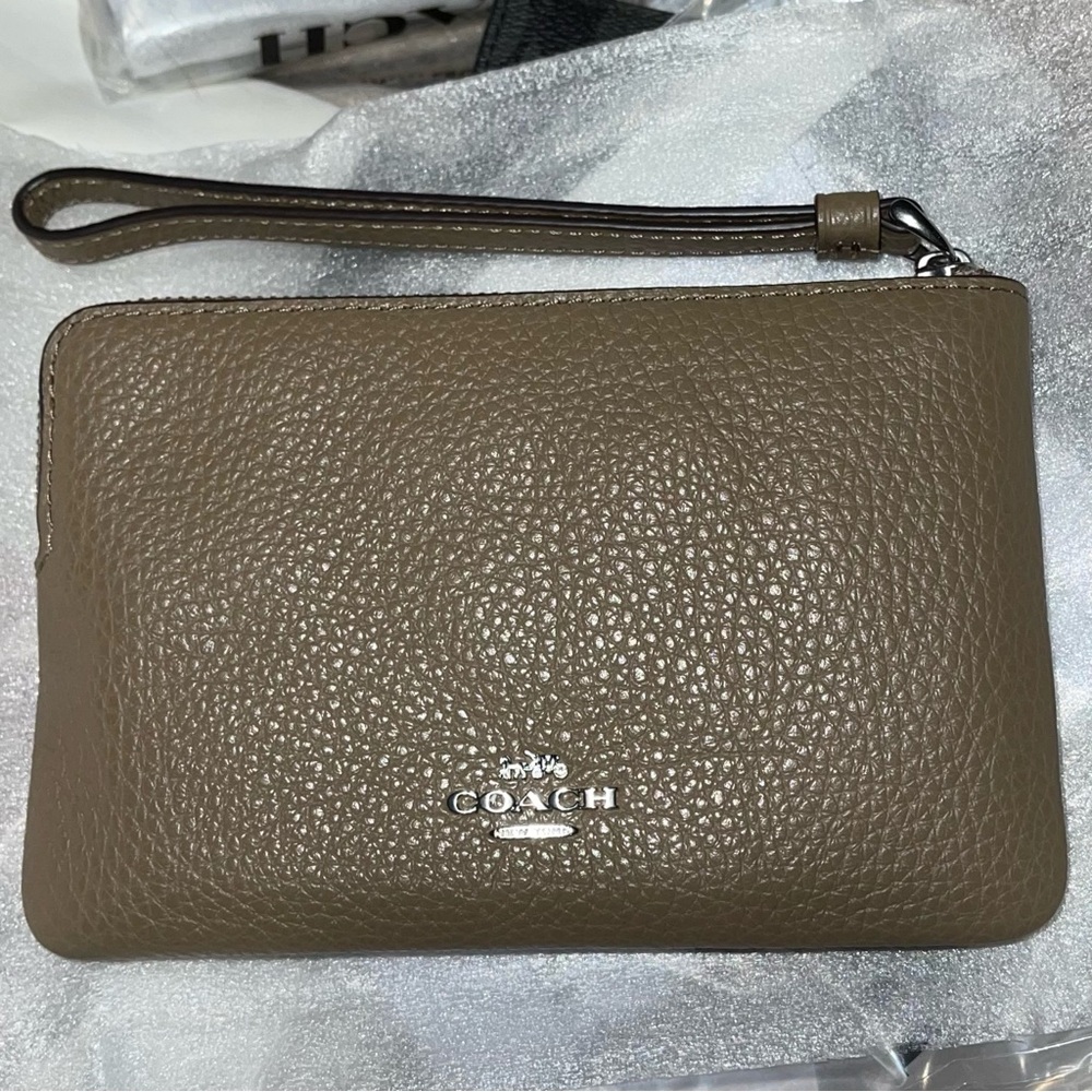 Authentic Coach X Jean Michel Basquiat New York Corner Zip Wristlet Pouch Clutch - Picture 5 of 6